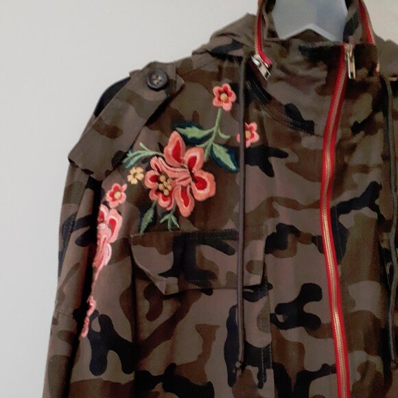 NWOT Romeo + Juliet Couture camo zippered jacket, M - Picture 8 of 9